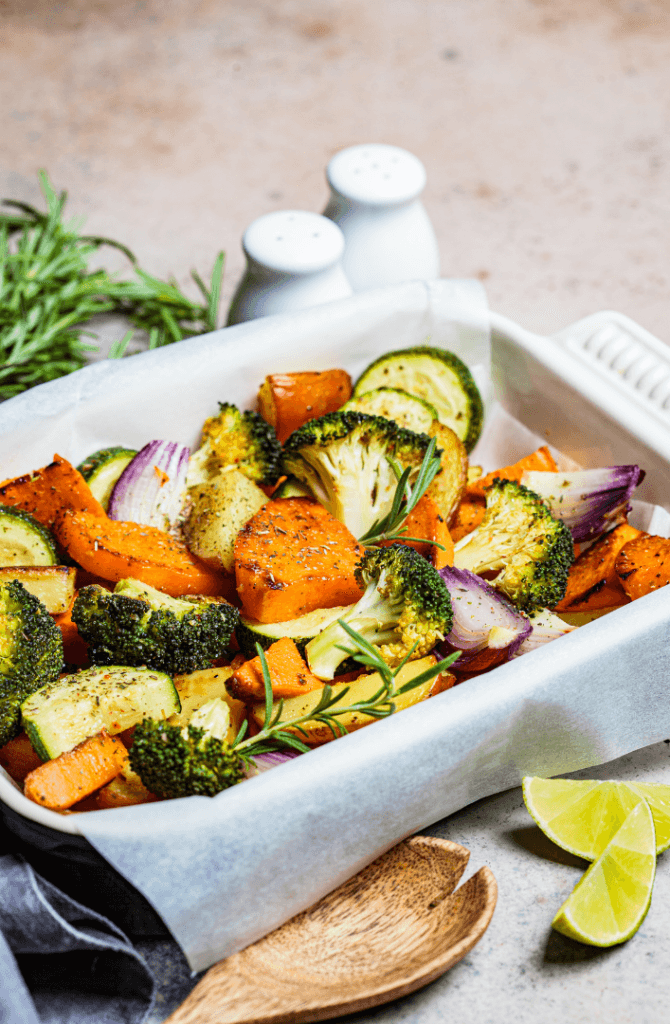 légume griller dans un plat cuisson au four a pizza