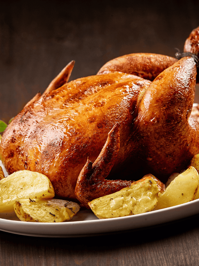 poulet entourer de patate cuit au four