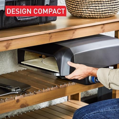 Four à pizza Tefal Pronto compact rangé sur une étagère en bois pour un gain de place en cuisine