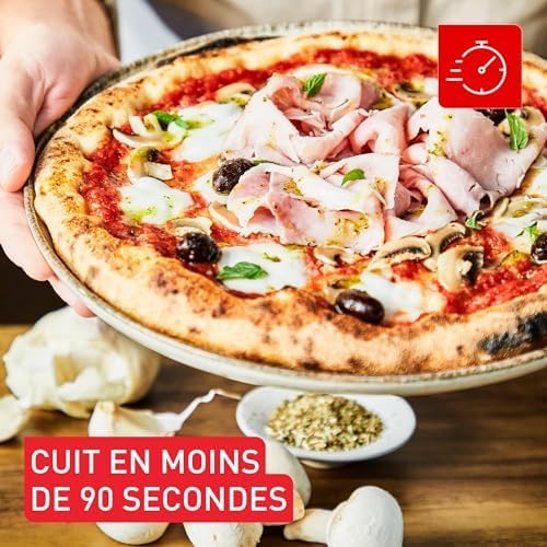 Pizza cuite en moins de 90 secondes avec le four à pizza Tefal Pronto garnie de jambon fromage et olives