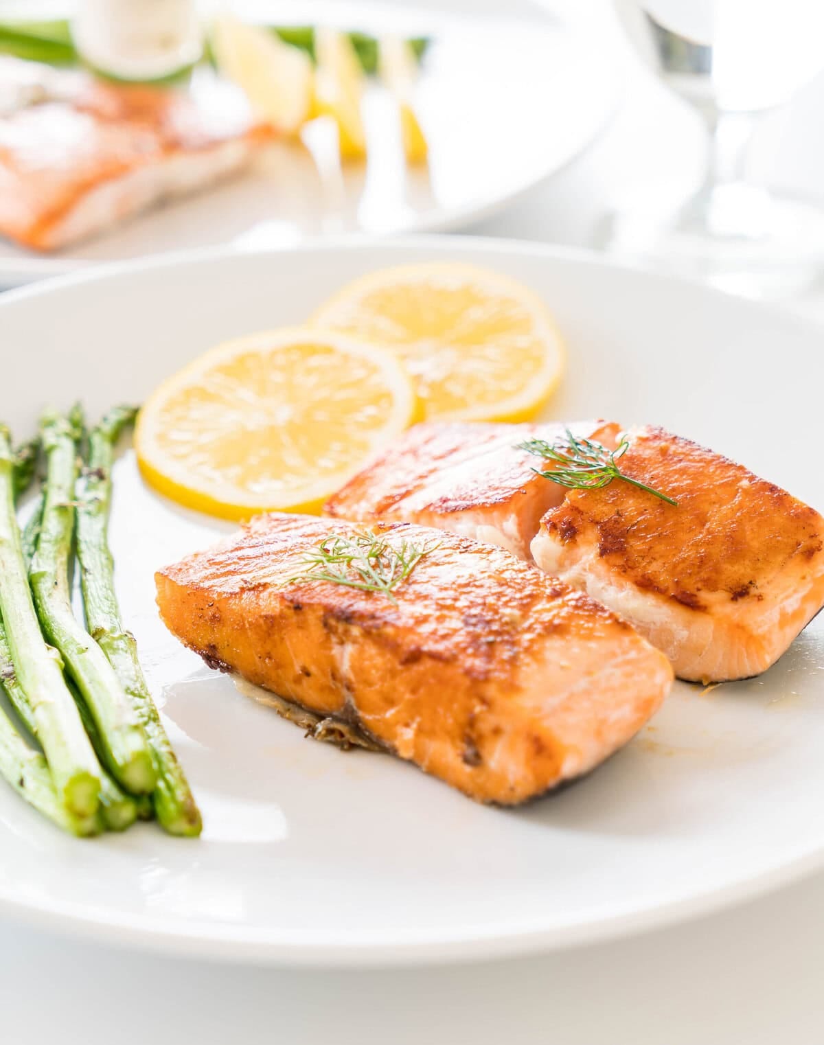 Saumon Air Fryer peau croustillante (rapide et juteux)