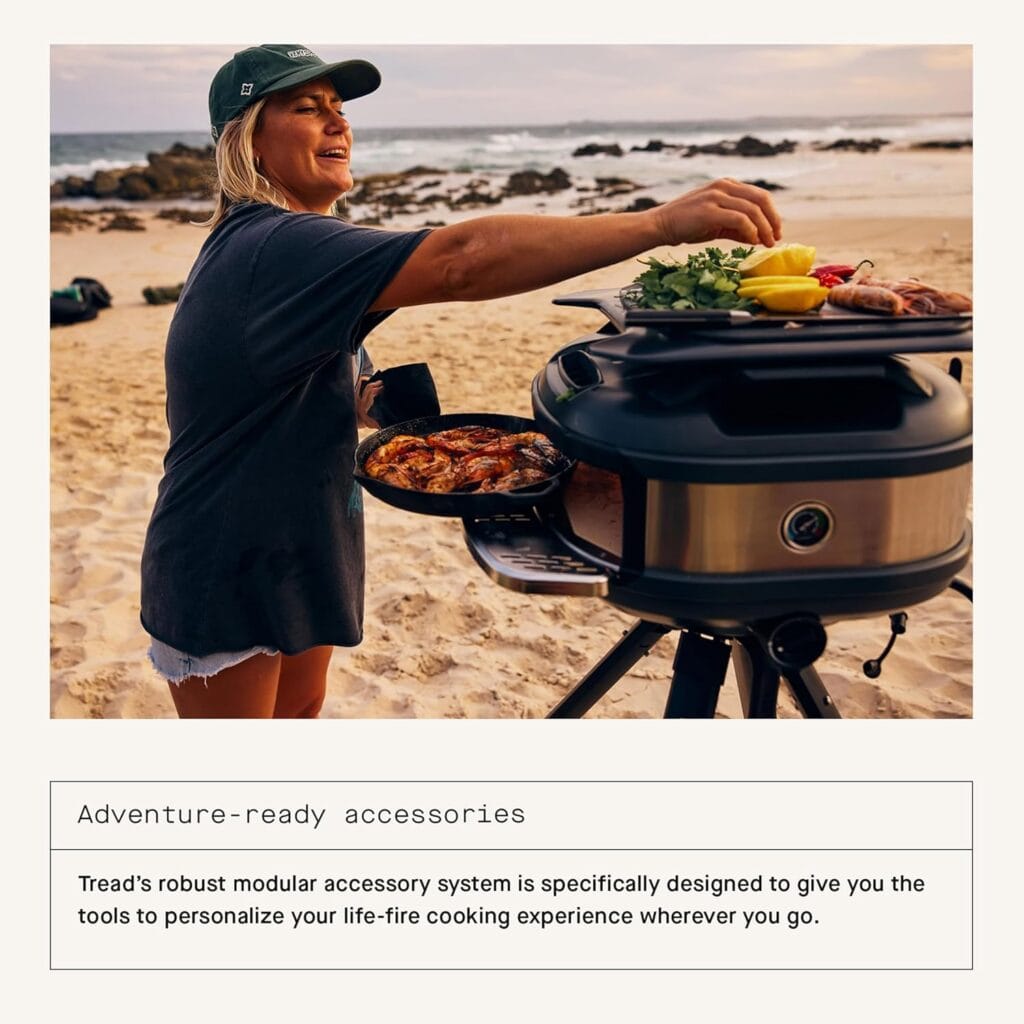 Utilisation du four Gozney Tread avec accessoires de cuisson sur une plage avec ingrédients frais